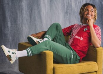 Southampton FC Jersey Local 23-24 Hummel