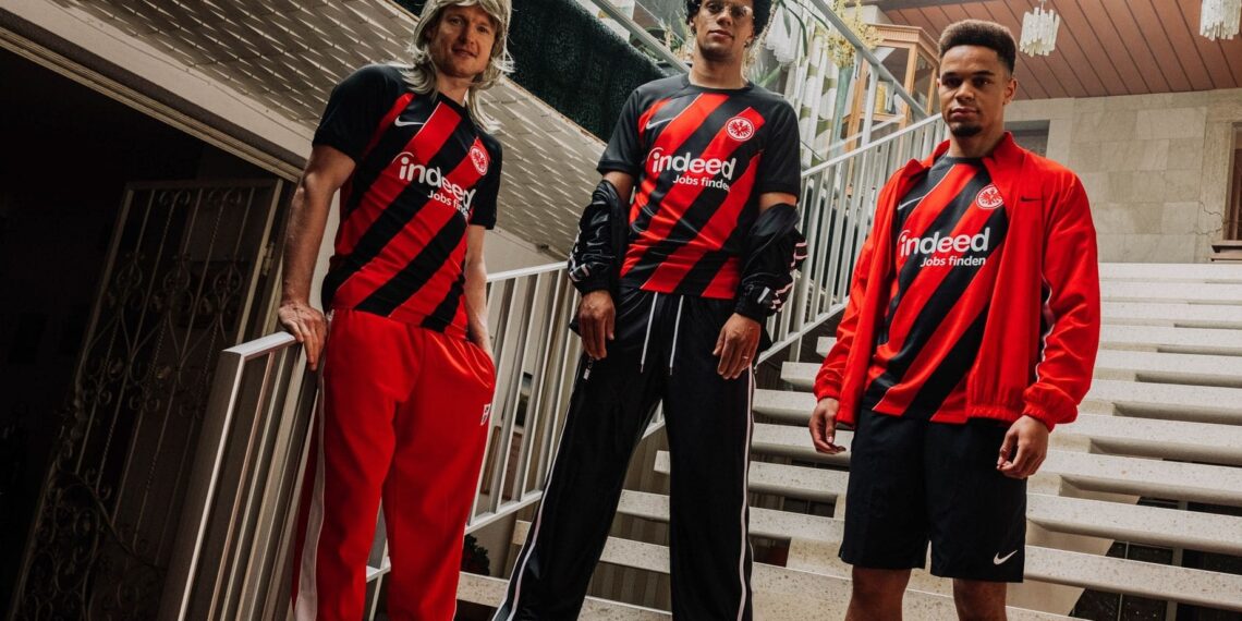 Eintracht Frankfurt, el renombrado club de la Bundesliga alemana, ha revelado recientemente su muy esperado Jersey de Local 2023-24.
