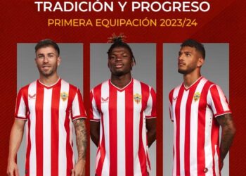 UD Almería Jersey Local 2023-24 Castore: La esencia vibrante de la moda del fútbol español